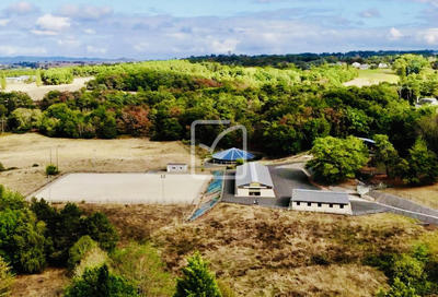 Maison - 250 m² - 15 pièces