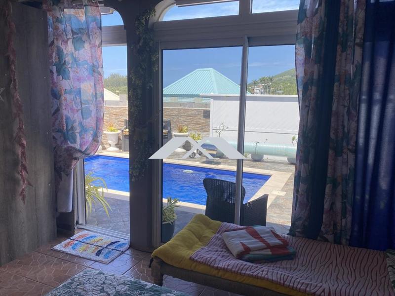 Maison - 222 m² - 5 pièces