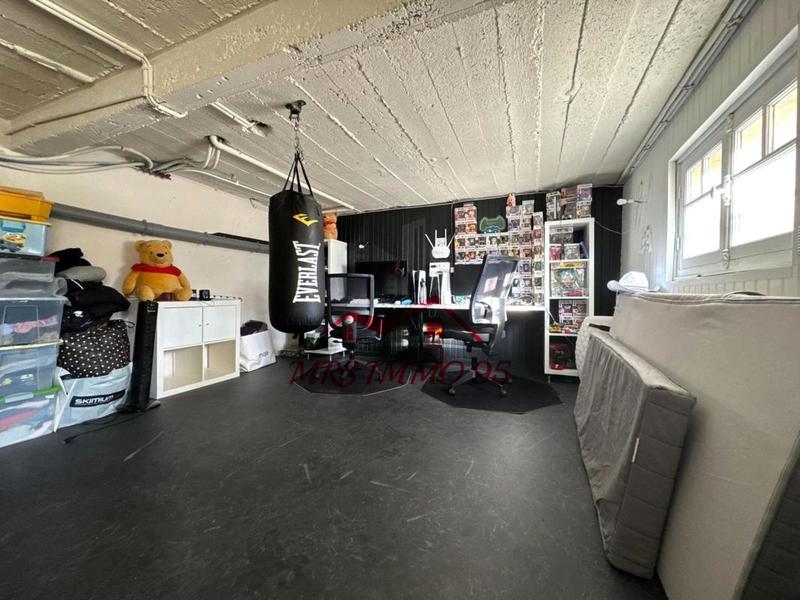 Propriété - 179 m² - 6 pièces