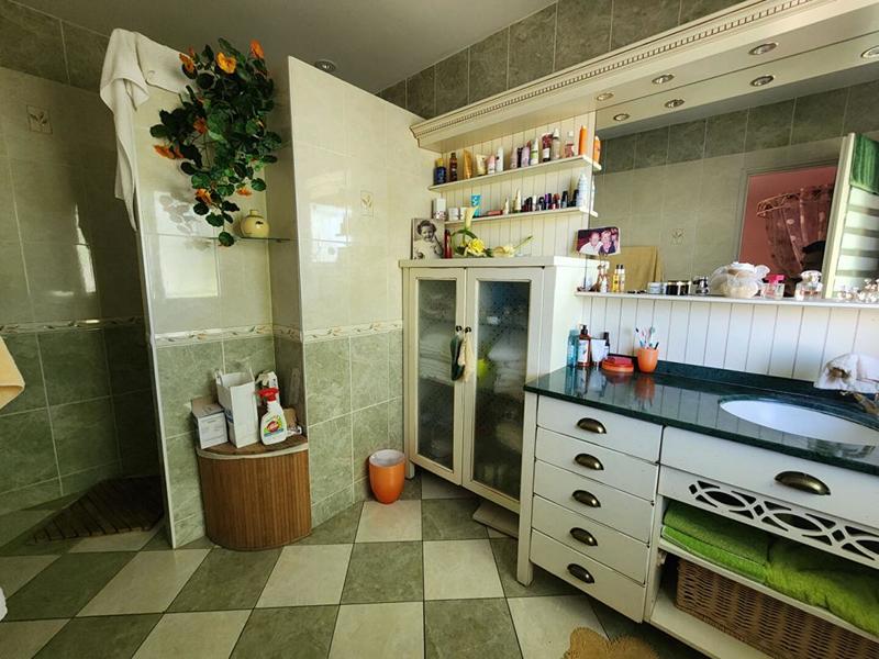 Maison - 246 m² - 7 pièces