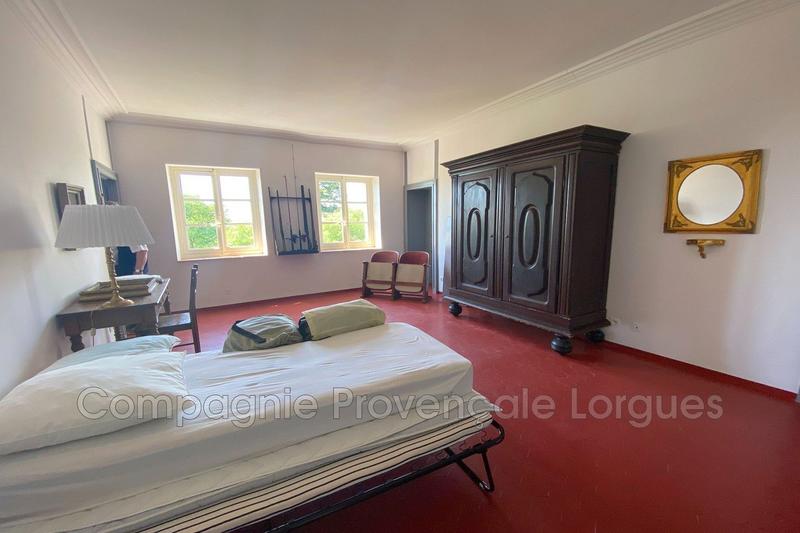 Maison - 1 150 m² - 25 pièces