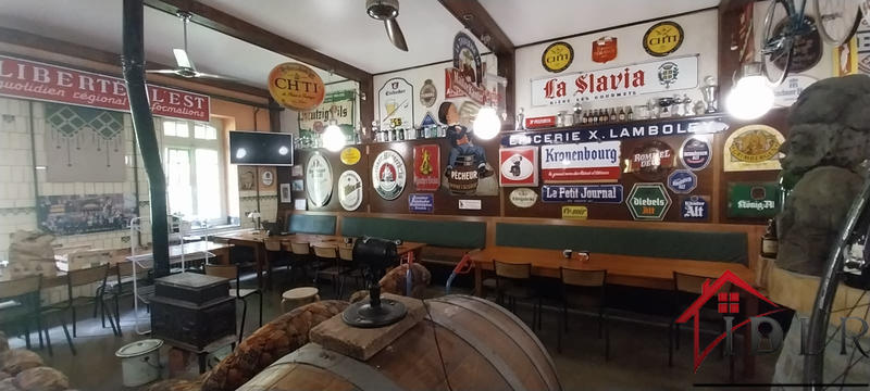 Maison - 1 103 m² - 16 pièces