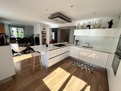 Maison - 200 m² - 6 pièces