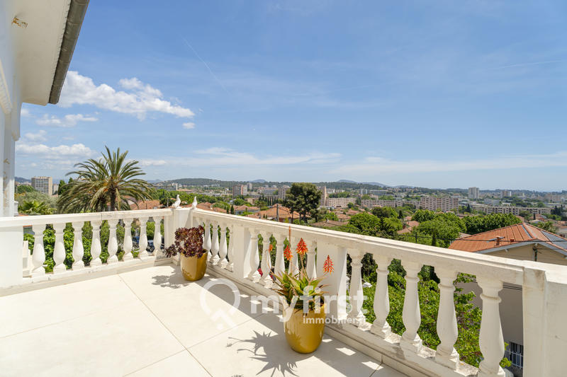 Maison - 207 m² - 6 pièces