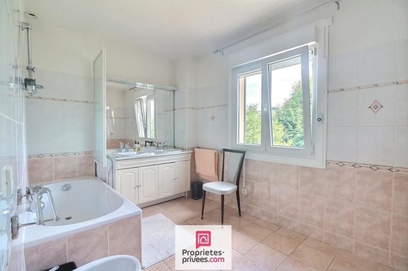 Maison - 121 m² - 6 pièces