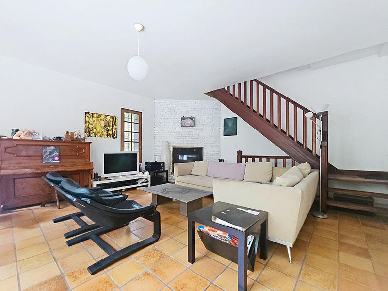 Maison - 266 m² - 9 pièces