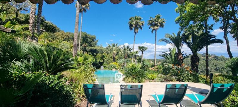 Maison - 372 m² - 10 pièces