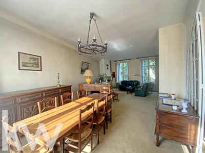 Maison - 200 m² - 9 pièces