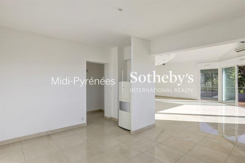 Appartement - 218 m² - 6 pièces