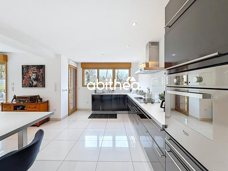 Maison - 200 m² - 9 pièces