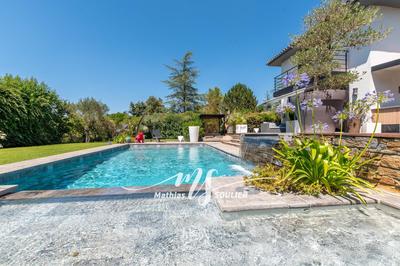 Maison - 300 m² - 8 pièces