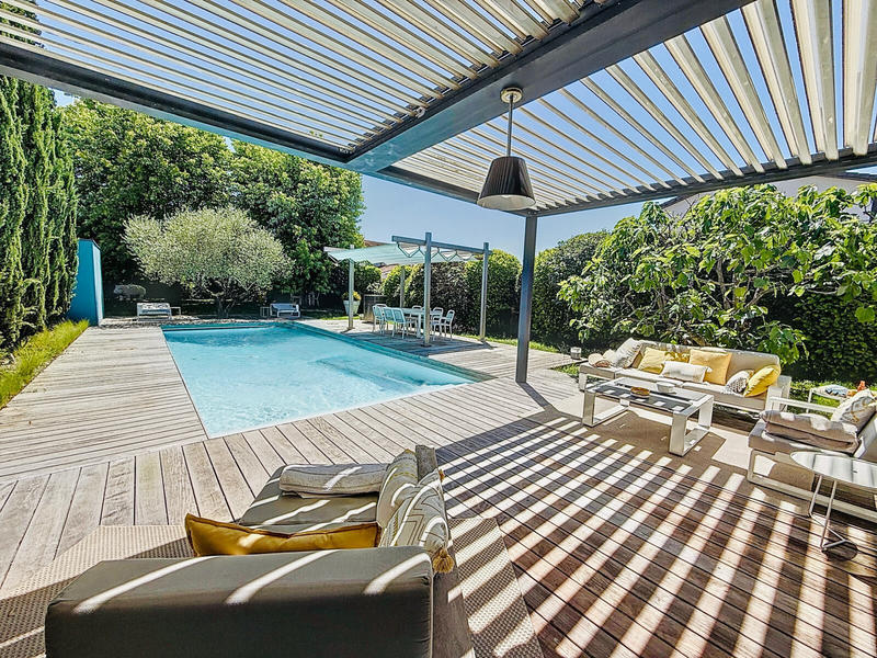 Maison - 203 m² - 6 pièces