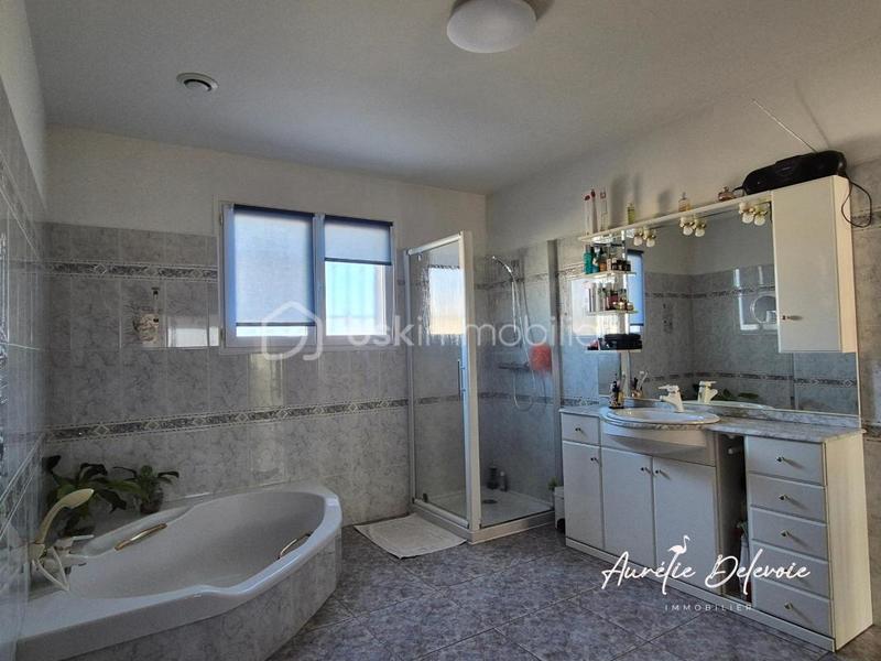 Maison - 180 m² - 6 pièces