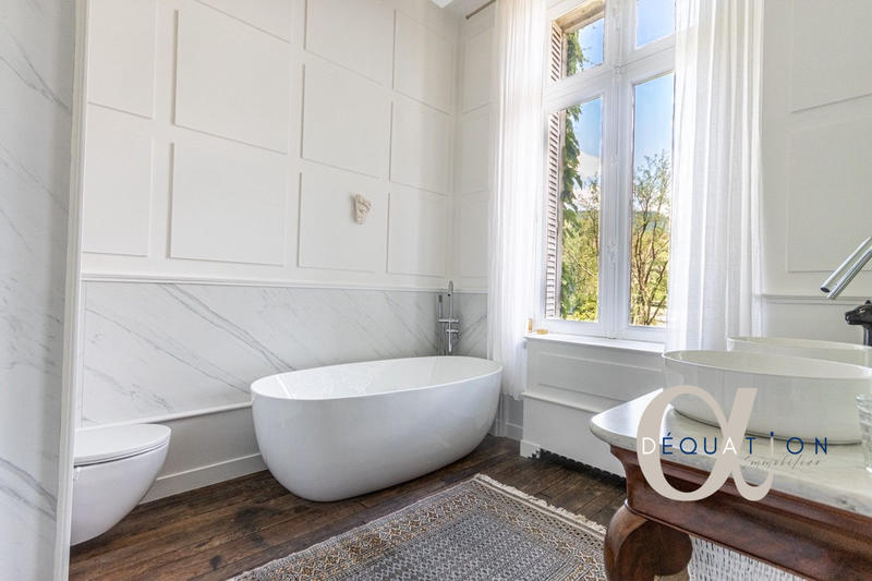 Maison - 350 m² - 10 pièces