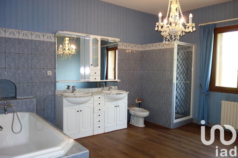 Maison - 220 m² - 6 pièces