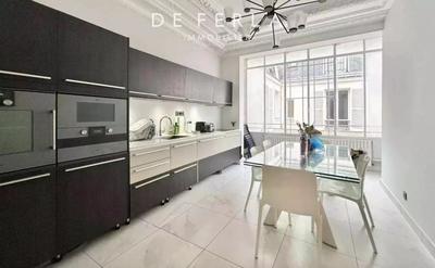 Appartement - 241 m² - 7 pièces