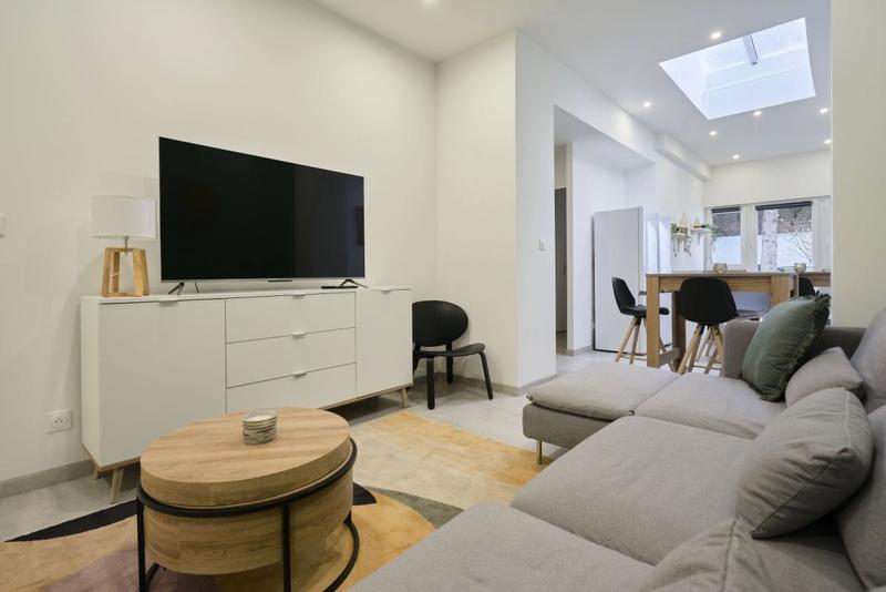 Maison - 143 m² - 9 pièces