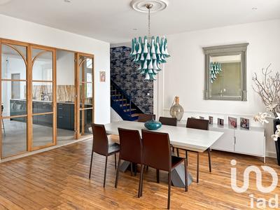 Maison - 220 m² - 7 pièces