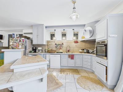 Maison - 274 m² - 8 pièces