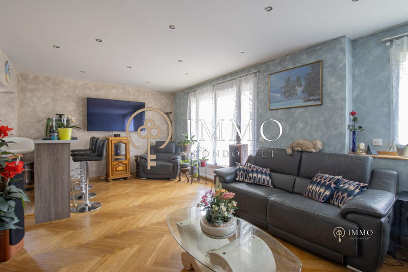 Maison - 182 m² - 8 pièces