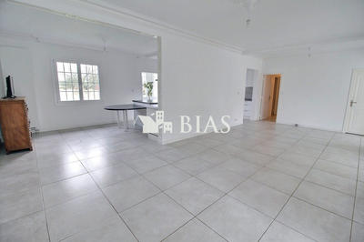 Maison - 230 m² - 7 pièces