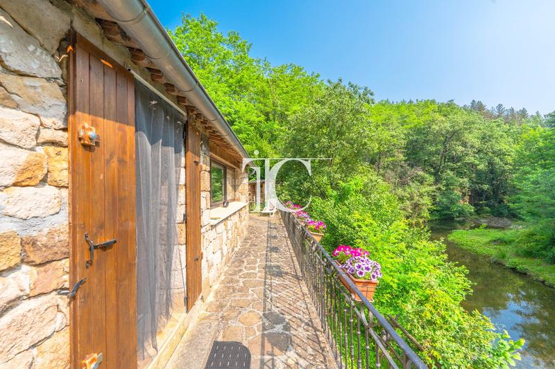 Maison - 324 m² - 13 pièces