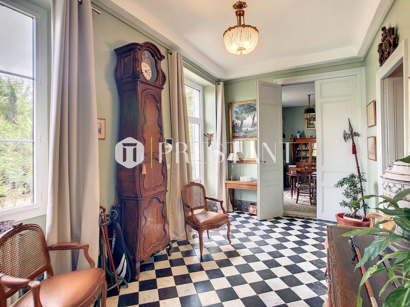 Maison - 380 m² - 12 pièces