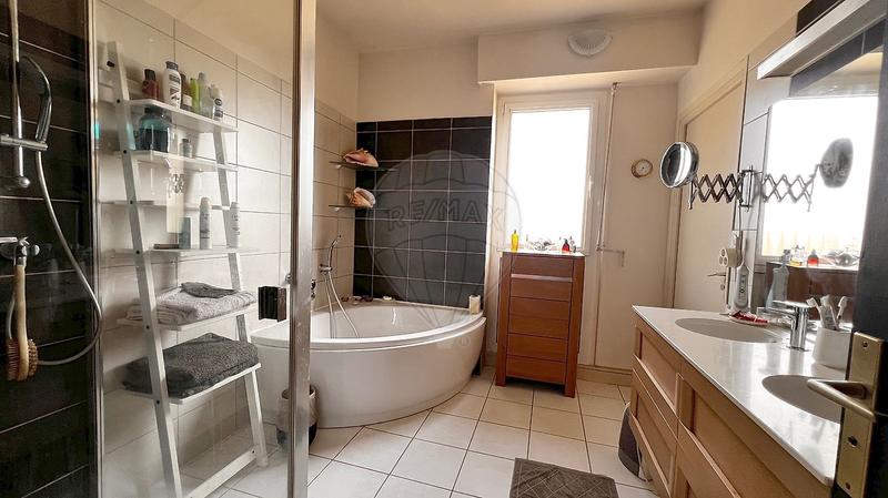 Propriété - 373 m² - 10 pièces