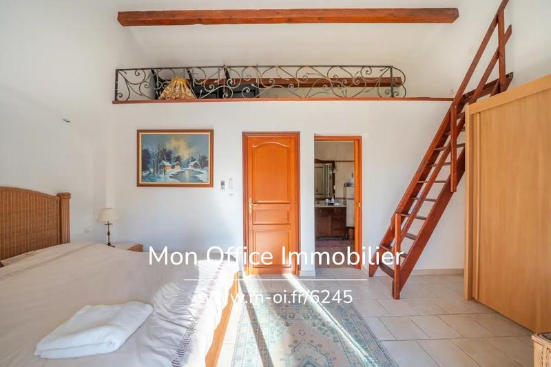 Maison - 233 m² - 7 pièces