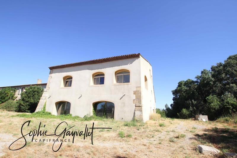 Maison - 550 m² - 9 pièces