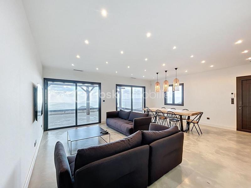 Maison - 172 m² - 9 pièces