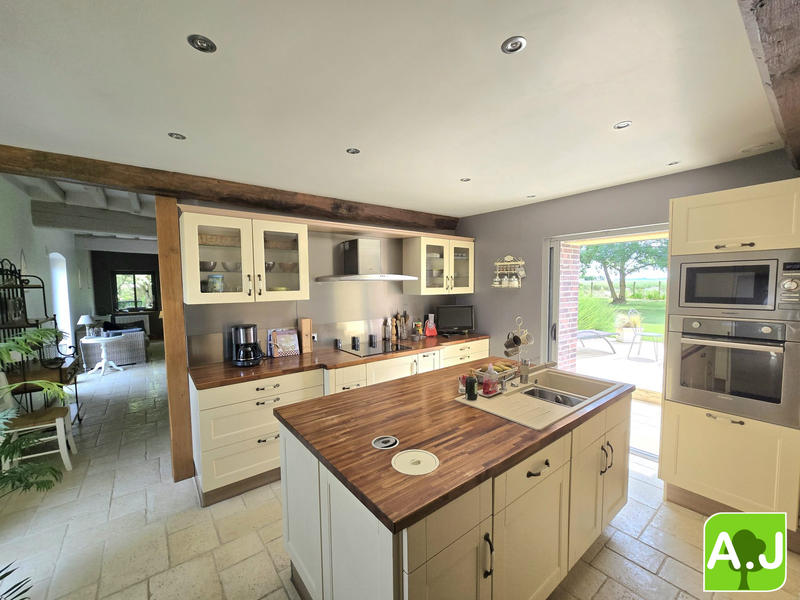 Maison - 180 m² - 8 pièces