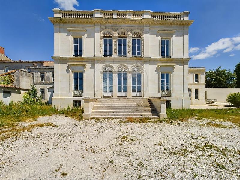 Maison de maîtres - 400 m² - 14 pièces