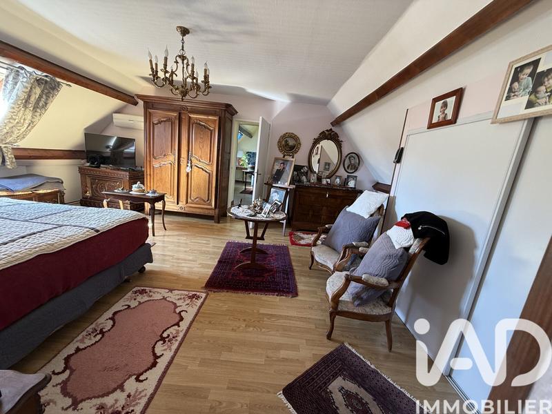 Maison - 238 m² - 9 pièces