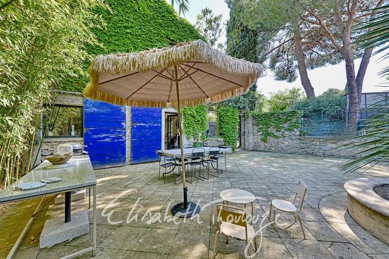 Maison - 220 m² - 6 pièces