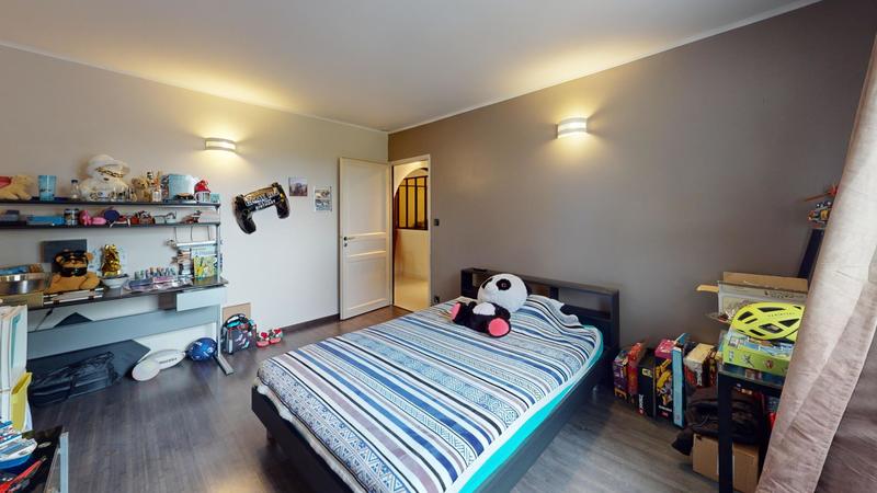 Maison - 325 m² - 8 pièces