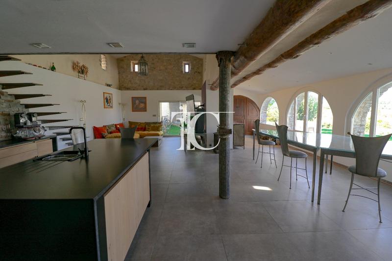 Mas - 195 m² - 5 pièces