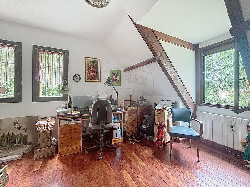 Demeure - 221 m² - 7 pièces