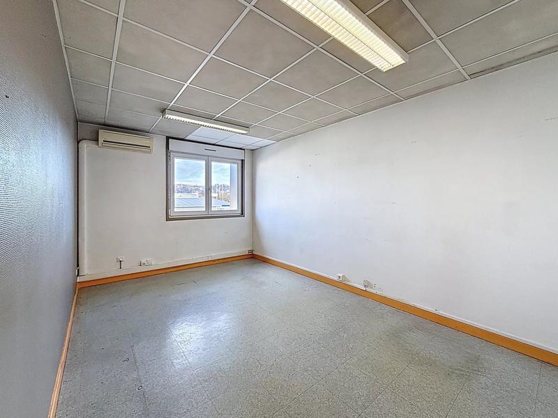 Bureau - 244 m² - 3 pièces