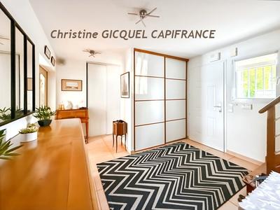 Villa - 210 m² - 10 pièces