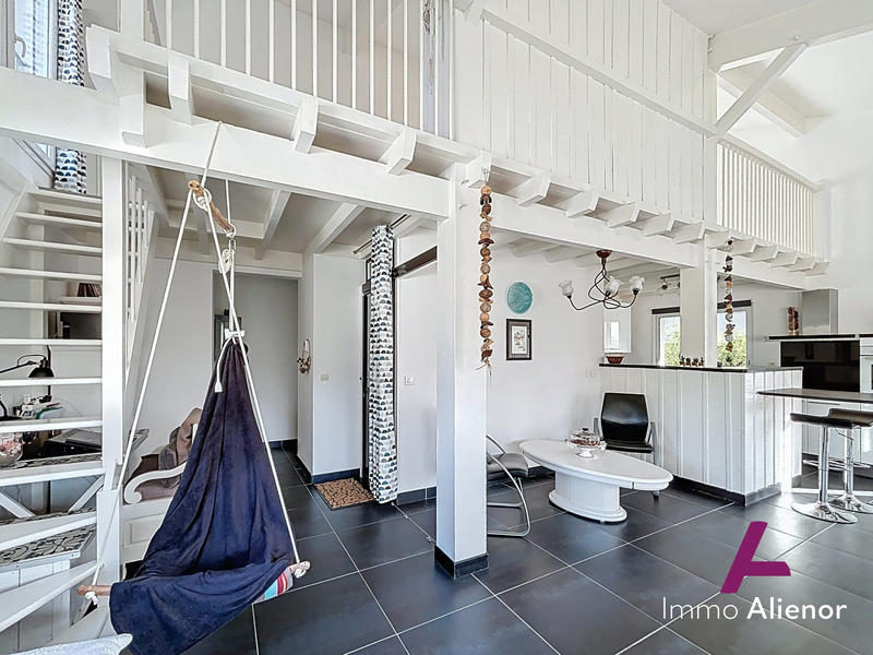 Maison - 212 m² - 7 pièces