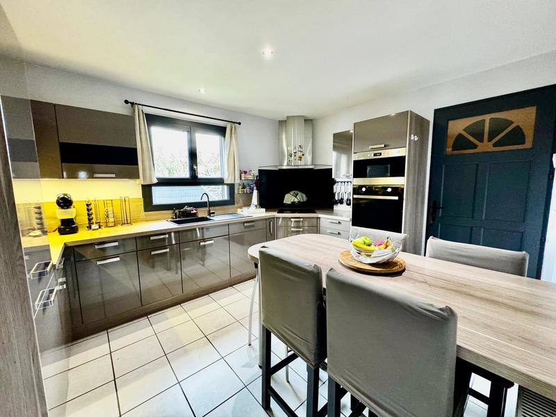 Maison - 96 m² - 5 pièces