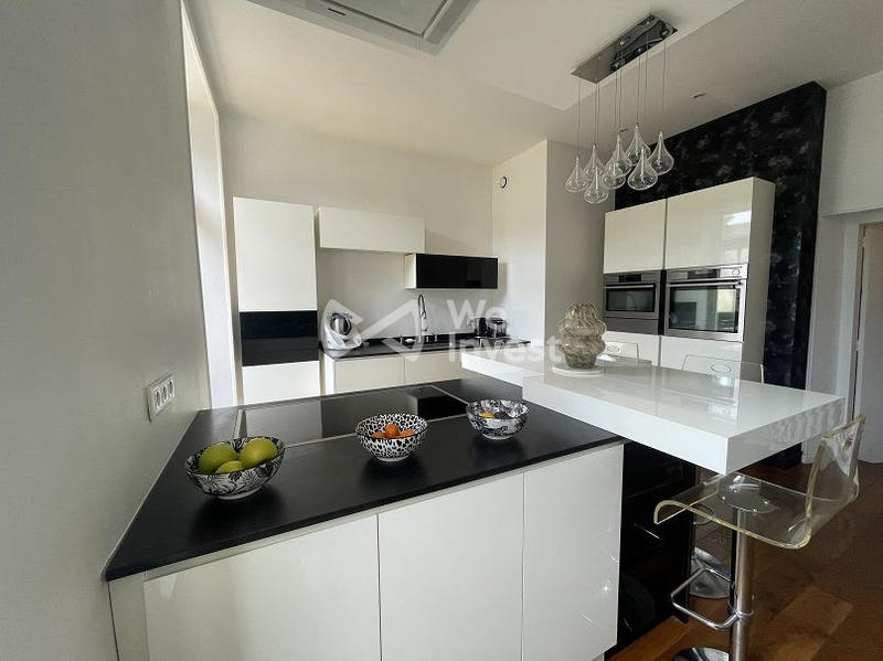 Maison - 331 m² - 9 pièces