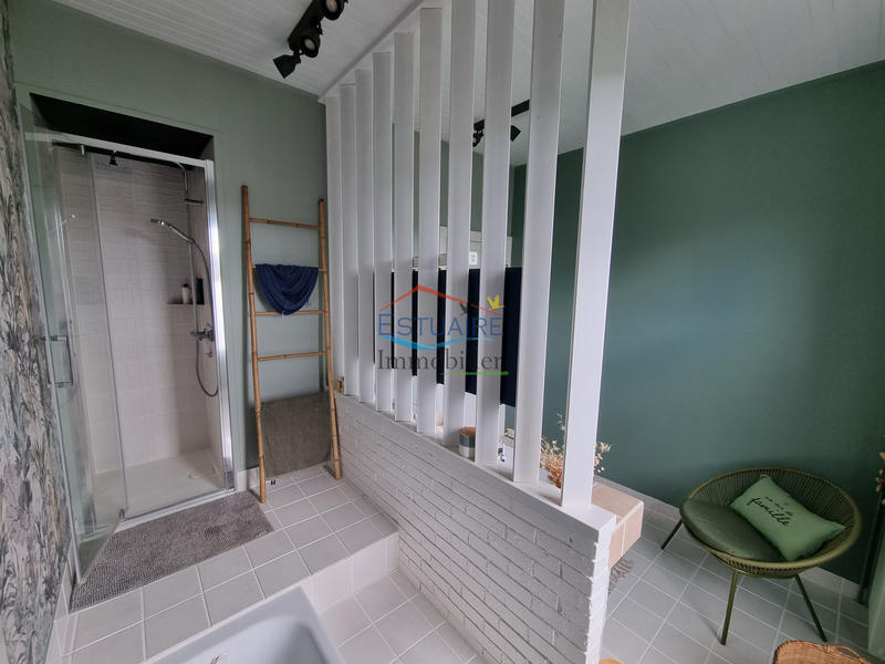 Maison - 239 m² - 10 pièces