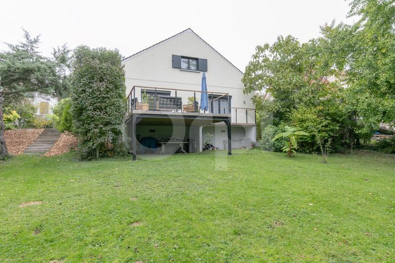 Maison - 170 m² - 6 pièces