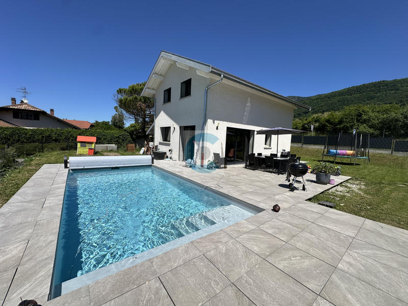 Maison - 96 m² - 5 pièces