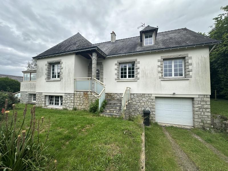 Maison traditionnelle - 165 m² - 9 pièces