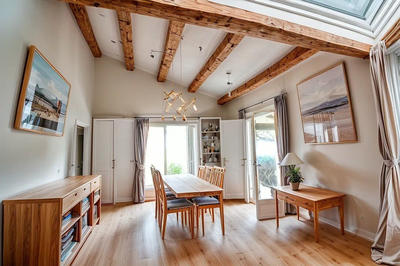 Maison - 234 m² - 8 pièces