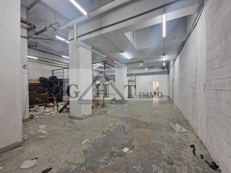 Entrepôt - 849 m²