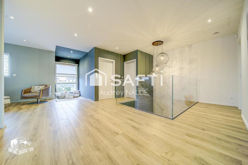 Maison - 235 m² - 8 pièces